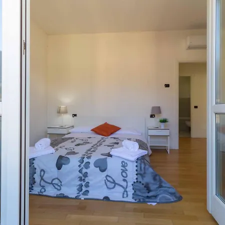 Casa Vacanza Lagolecco ليكو
